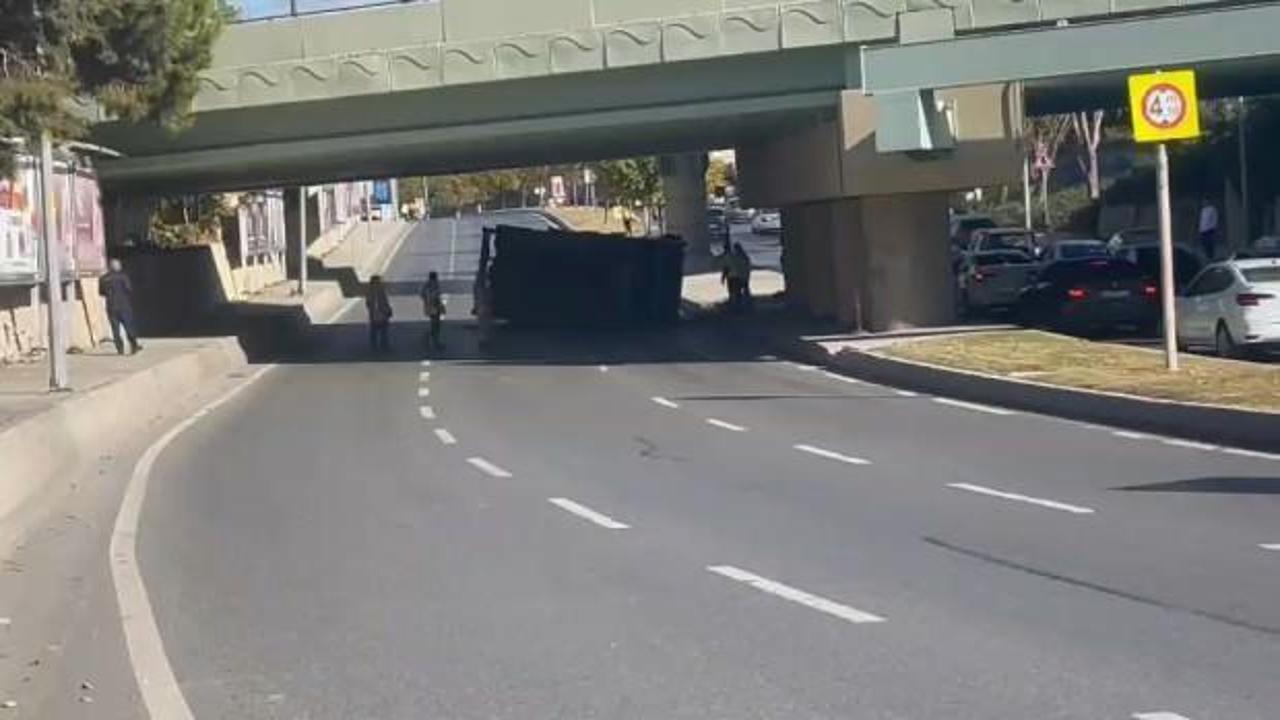 Bakırköy'de sabıkalı geçitte yine kaza: İSKi'ye ait vinç çarptı