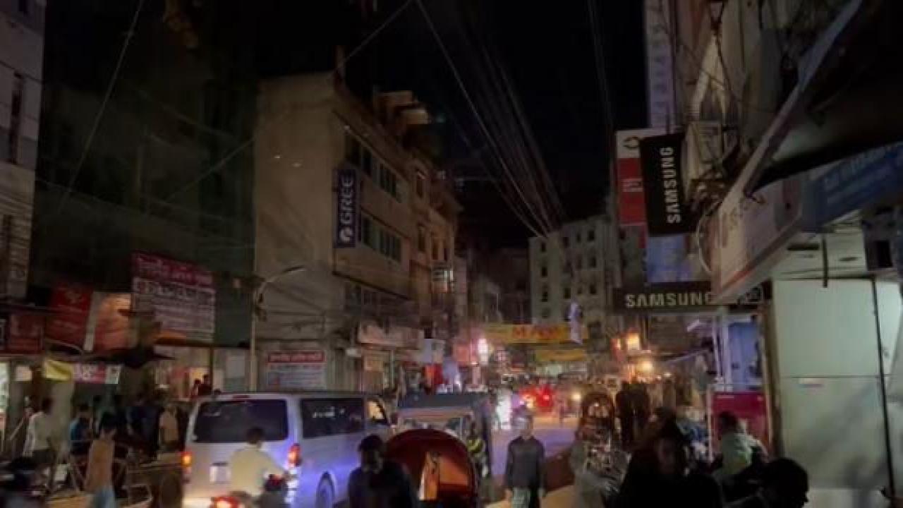 Bangladeş karanlığa gömüldü