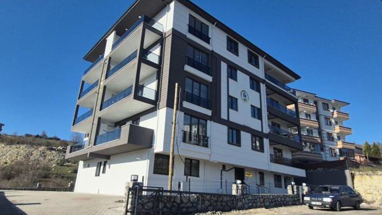 Bartın'da 4 katlı binanın çatısından düşen işçi öldü!