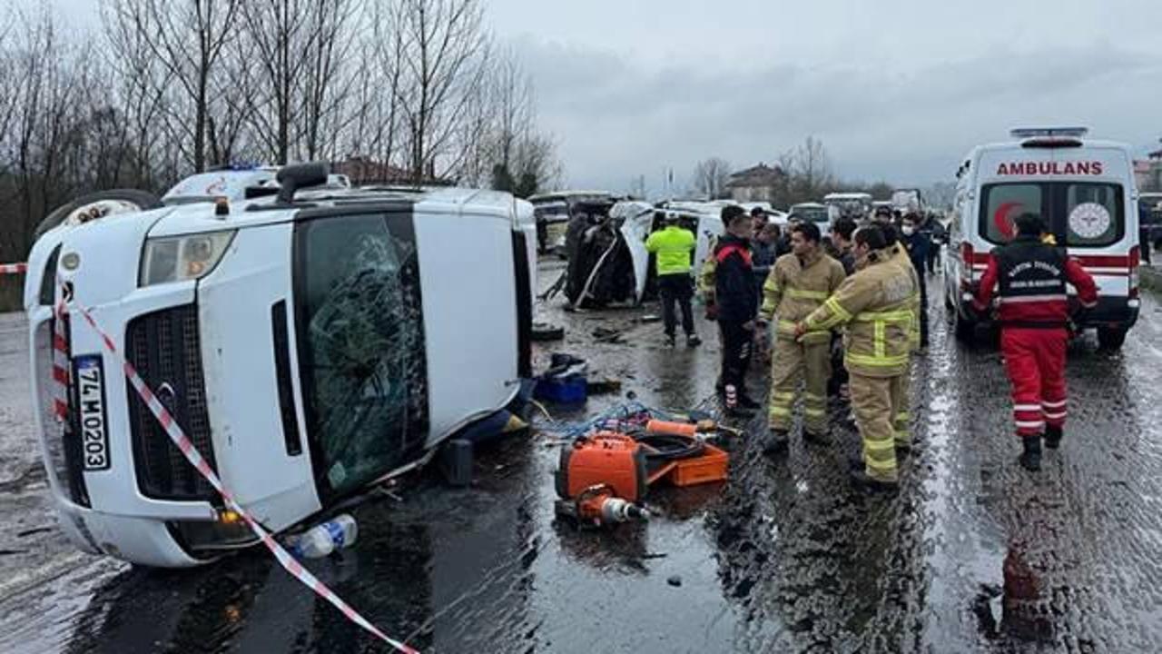 Bartın'da iki işçi servisi çarpıştı: 1 ölü, 27 yaralı