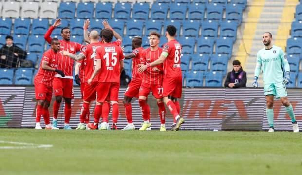 Başakşehir ağır yaralı! Antalya 3 puanı kaptı