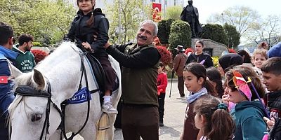 Başkan Ali Ercan Akpolat’tan Çocuklara At Sürprizi