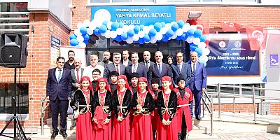 Başkan Alper Yeğin, okulun ilk gününde öğrencileri yalnız bırakmadı