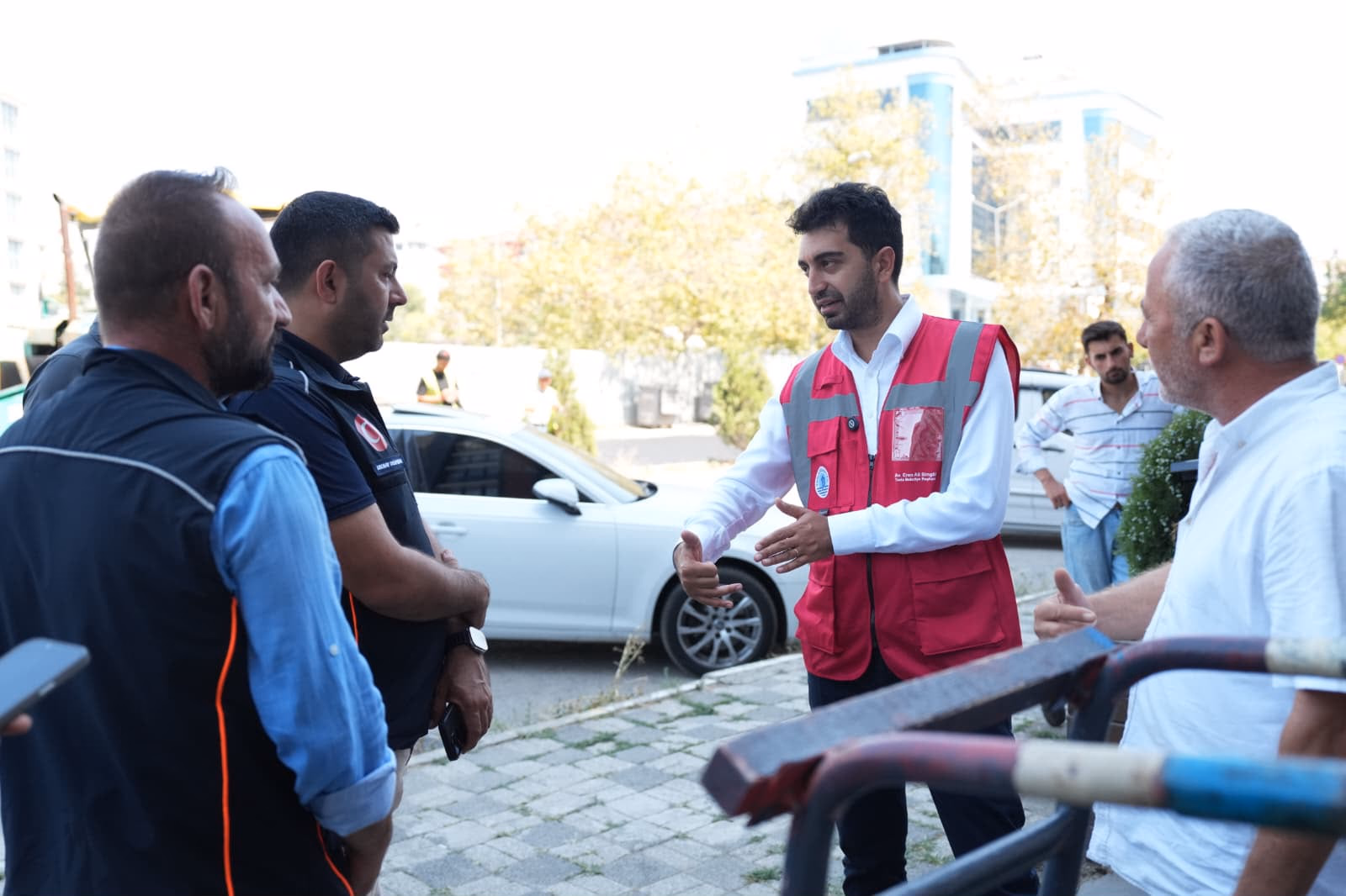 BAŞKAN BİNGÖL SAHADA: “SOKAK SOKAK ÇALIŞIYORUZ”