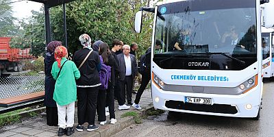 Başkan Çerkez'den Sürpriz: İlk Gün Öğrencilerin Servis Şoförü Oldu