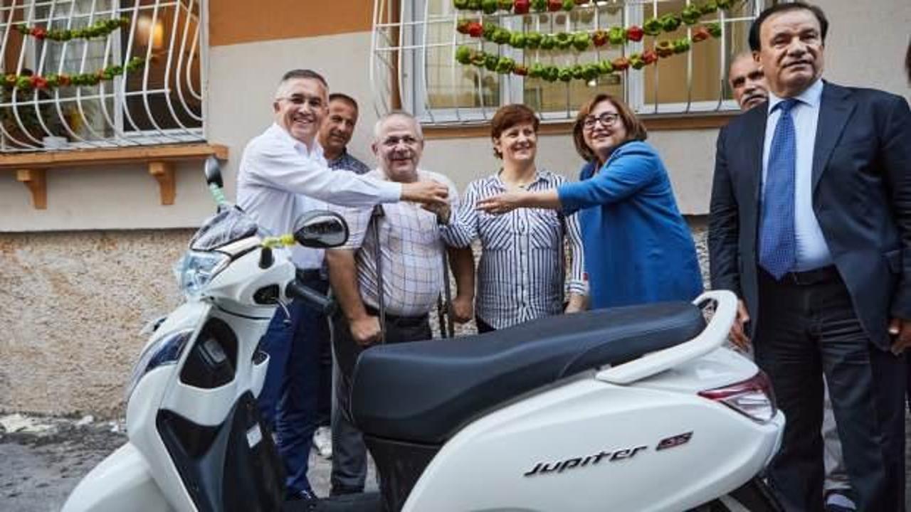 Başkan Fatma Şahin, motorları çalınan çifte yenisini getirdi!