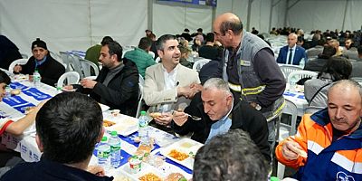 Başkan Gökhan Yüksel, Ramazan Ayı’nın İlk Orucunu Vatandaşlarla Birlikte Açtı