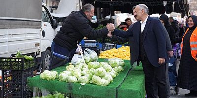 BAŞKAN HÜSEYİN KARAKAYA’YA  ÇARŞAMBA PAZARI’NDA SICAK İLGİ