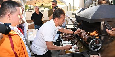 Başkan Yazıcı sözünü tuttu, Tuzla’nın özel çocuklarına cağ kebabı pişirdi
