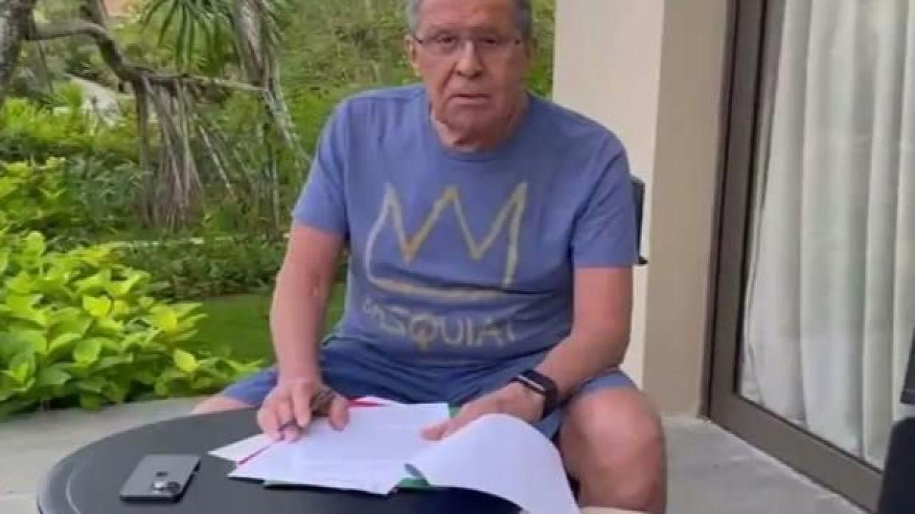 Batı'ya yaptırım uygulayan Rusya'da Dışişleri Bakanı Lavrov'un iPhone'u gündem oldu