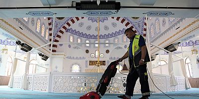 BAYRAM ÖNCESİ İHTİYAÇ SAHİBİ 65 YAŞ ÜSTÜ BÜYÜKLERİN EVLERİ TEMİZLENDİ