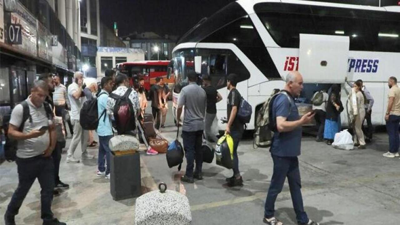 Bayram tatili öncesi otogarda akşam yoğunluğu