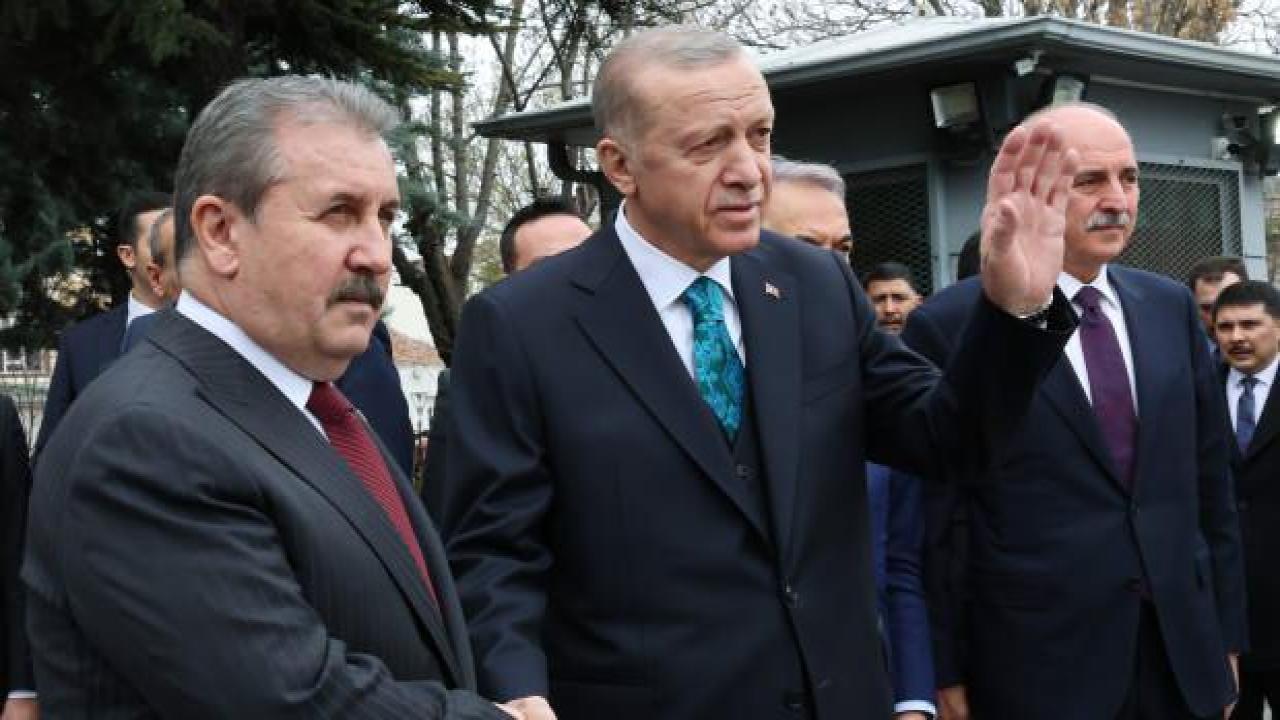 BBP Genel Başkanı Destici masasındaki son anketi açıkladı
