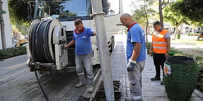 BELEDİYE EKİPLERİ YAĞMUR HATLARINDA 