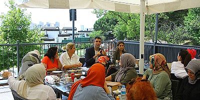 BELEDİYE HİZMETLERİ KADINLARA KENT TURLARI İLE TANITILIYOR