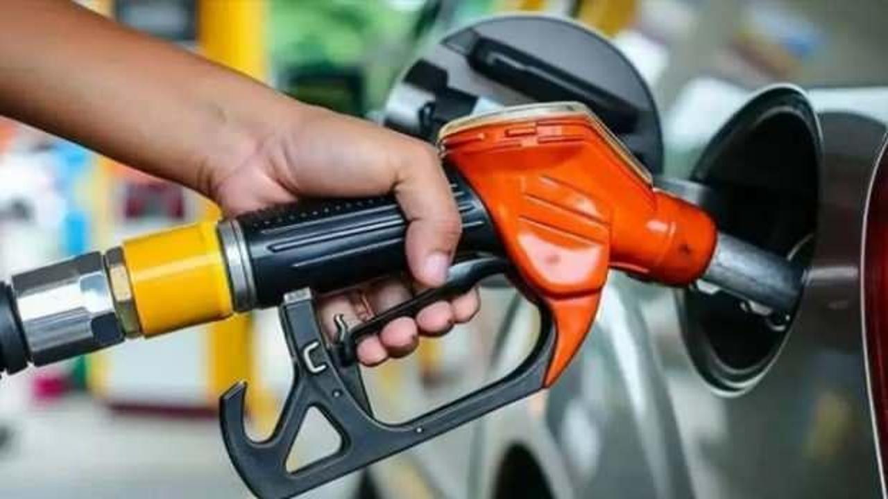 Benzine bir indirim daha gelecek mi? Brent petrol ne kadar oldu? İşte güncel fiyatlar
