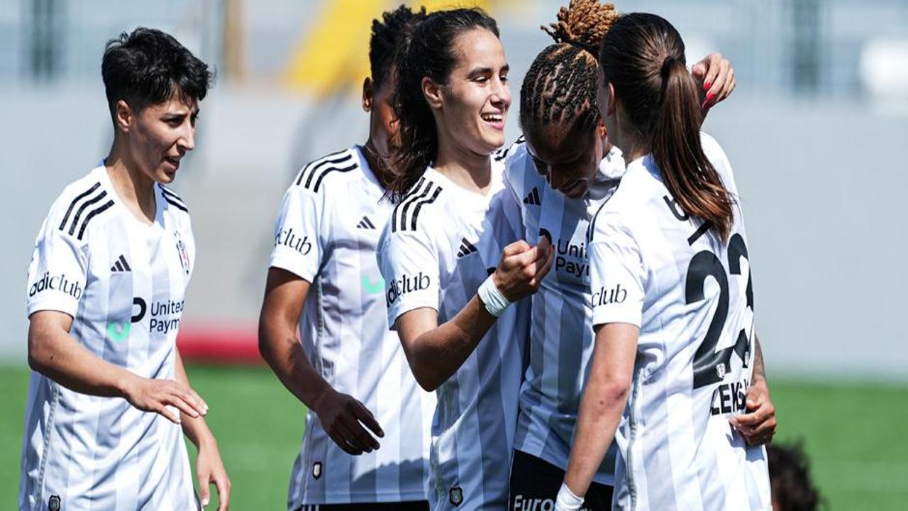 Beşiktaş, Fenerbahçe'yi 4 golle geçti!