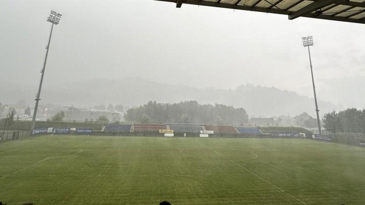 Beşiktaş'a yağmur engeli! Maç iptal edildi