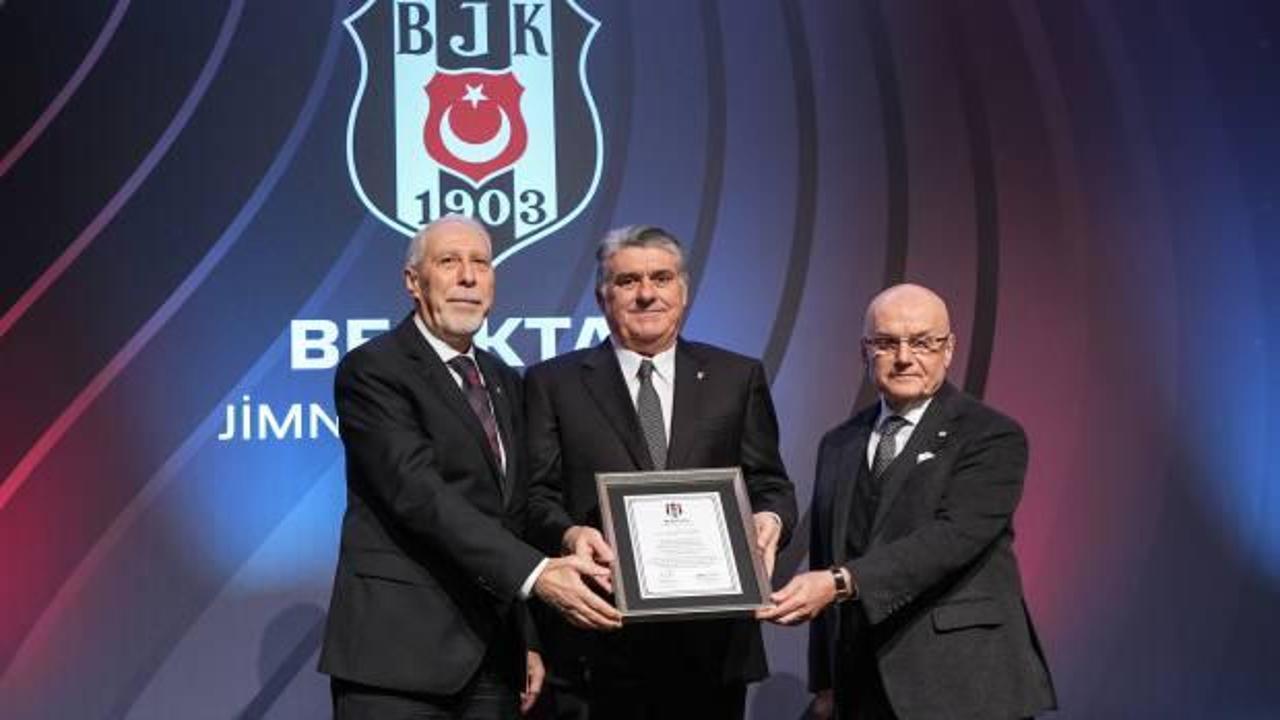 Beşiktaş'ta başkanlığa seçilen Serdal Adalı ve yönetimi, mazbatalarını aldı