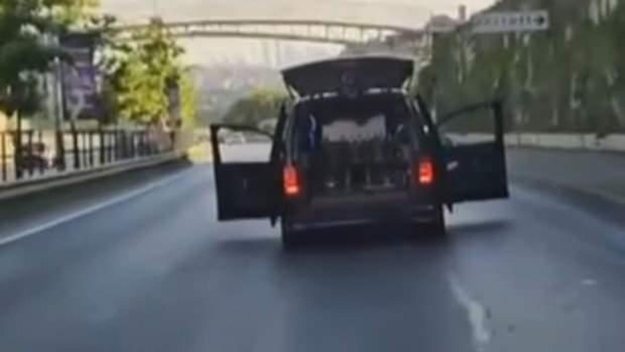 Beykoz'da arabasının kapılarını açarak ilerleyen sürücüye ceza