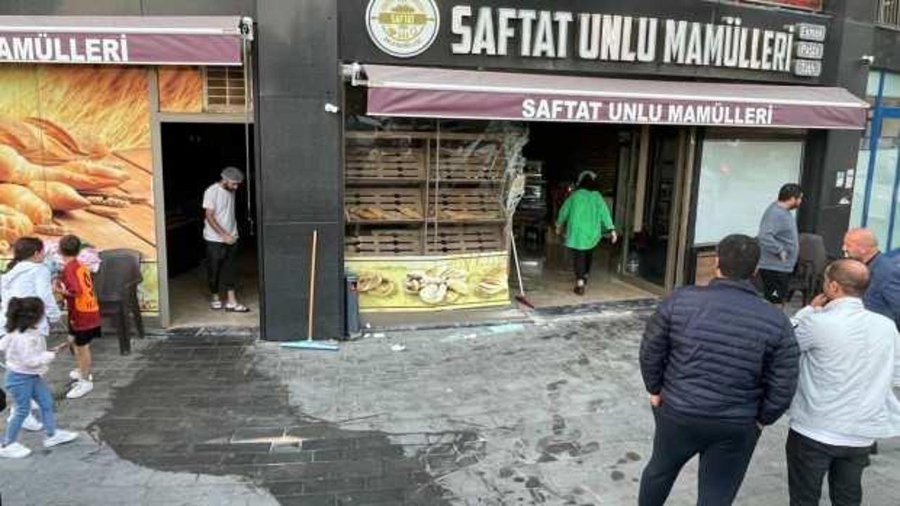 Beylikdüzü'nde akılalmaz kaza! Otomobil fırına girdi