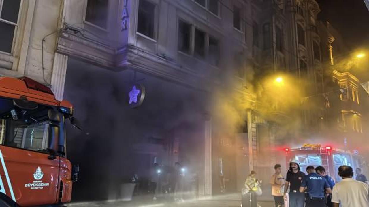 Beyoğlu'unda panik! 9 katlı otelde yangın