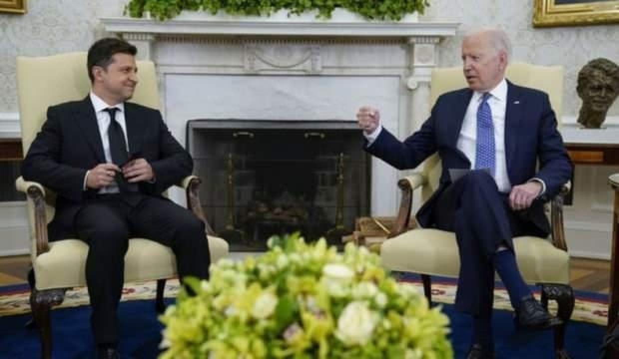 Biden, Zelenskiy ile telefon görüşmesinde Ukrayna'ya desteği artıracaklarını vurguladı