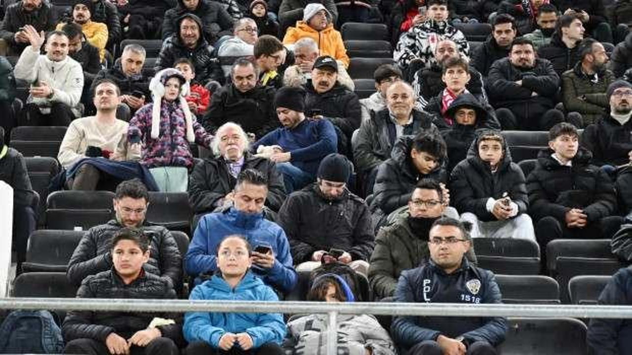 Biletler halk otobüsünden ucuz olunca kapış kapış gitti: 'Final' jesti