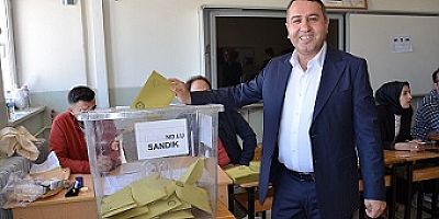 Bingöl Bağımsız Milletvekili Adayı Fesih Zeki Mert oyunu kullandı 