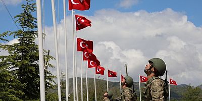 Bingöl'de PKK'lı teröristlerce şehit edilen 33 asker anıldı