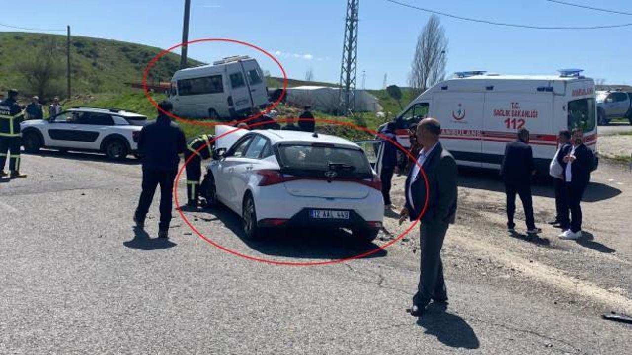 Bingöl'de minibüs ile otomobil çarpıştı: 7 yaralı