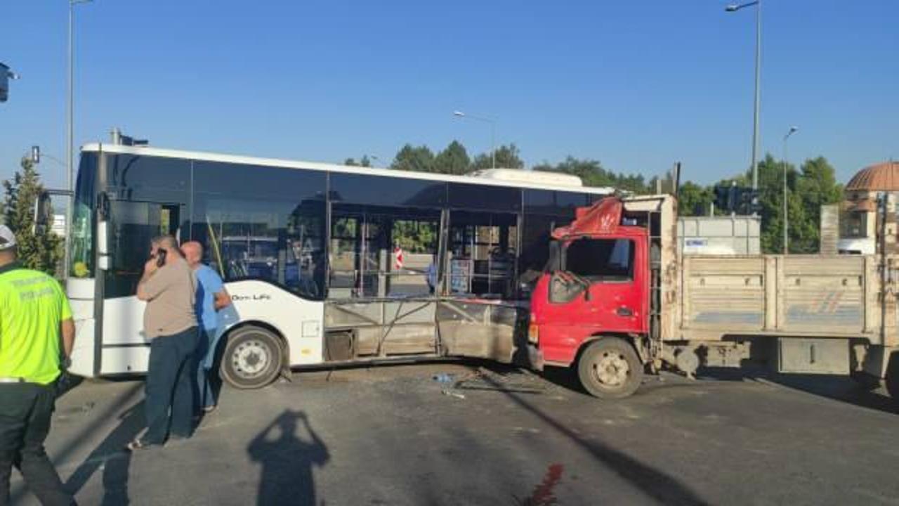 Bingöl'de otobüs ile kamyon çarpıştı: 6 yaralı