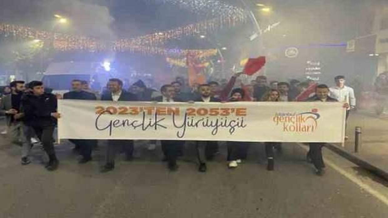 Binlerce vatandaş, AK Parti milletvekili adaylarıyla beraber 2053’e yürüdü
