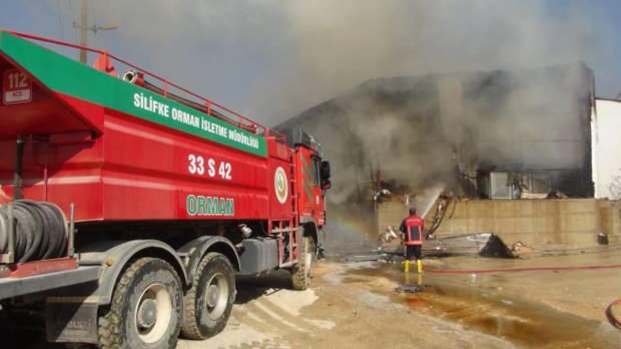 Bir kıvılcım, 30 kişinin çalıştığı fabrikayı küle çevirdi