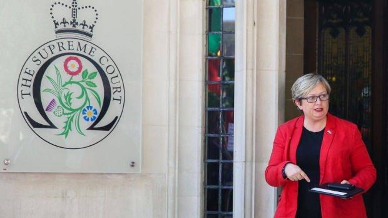 Birleşik Krallık'tan 'kadın' kavramına zarar verenlere izin yok!