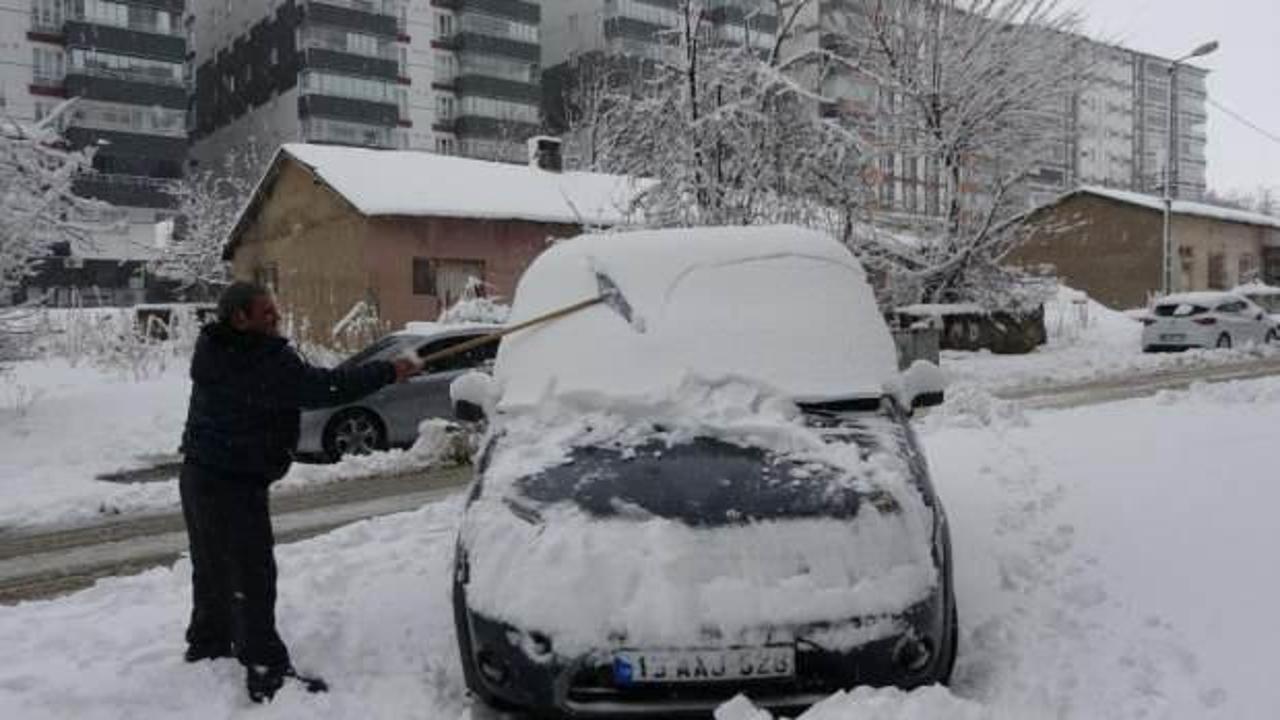 Bitlis’te kar yağışından dolayı 165 köy yolu ulaşıma kapandı