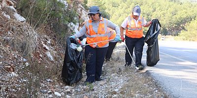 Bodrum, araçlardan atılan çöplerden arındırılıyor