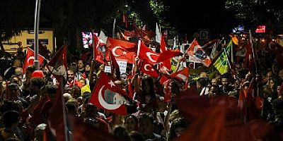BODRUM’DA HALK MEYDANLARA SIĞMADI