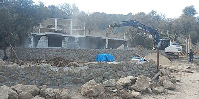 BODRUM'DA KAÇAK YAPILAŞMA İLE MÜCADELE KARARLILIKLA SÜRÜYOR