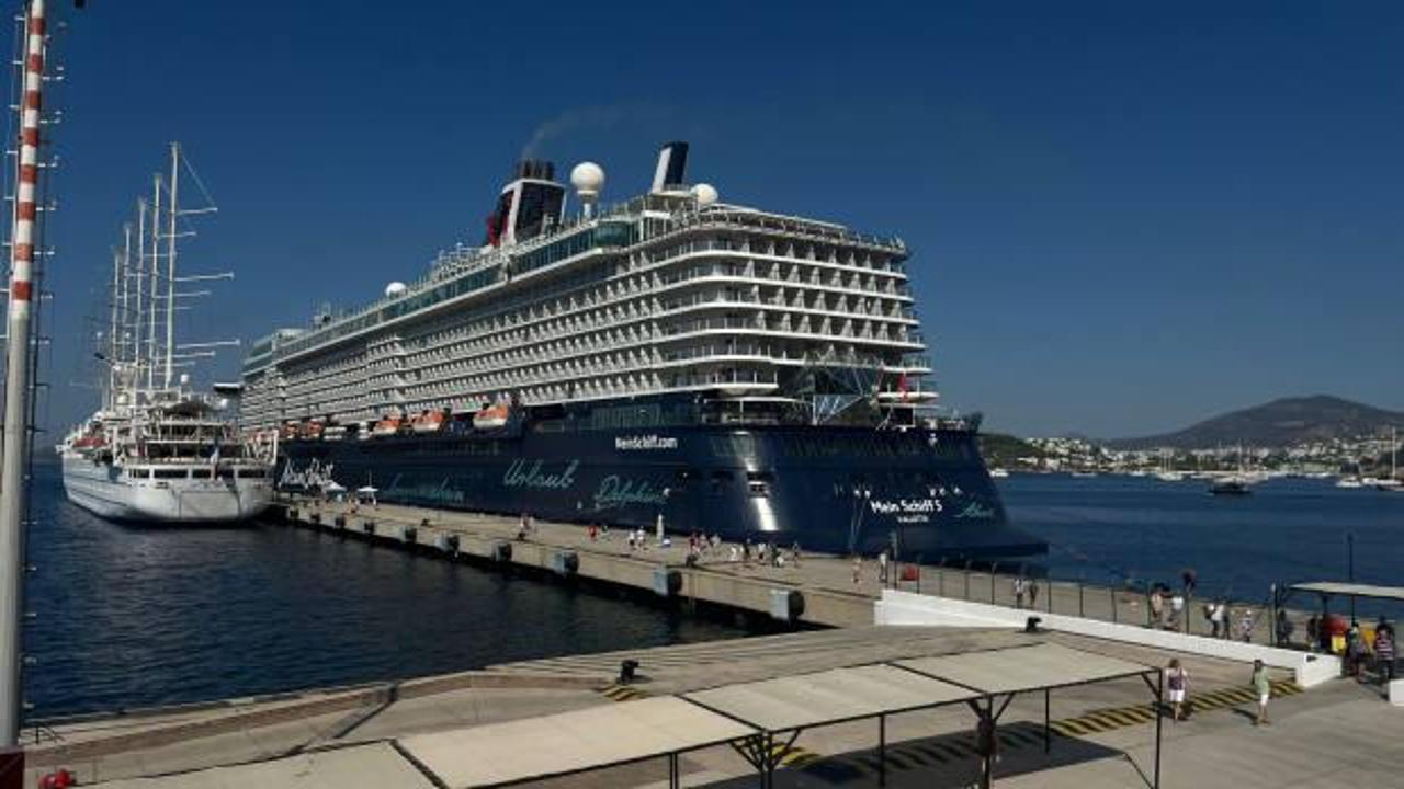 Bodrum'a iki kruvaziyerle 3 bin 162 yolcu geldi