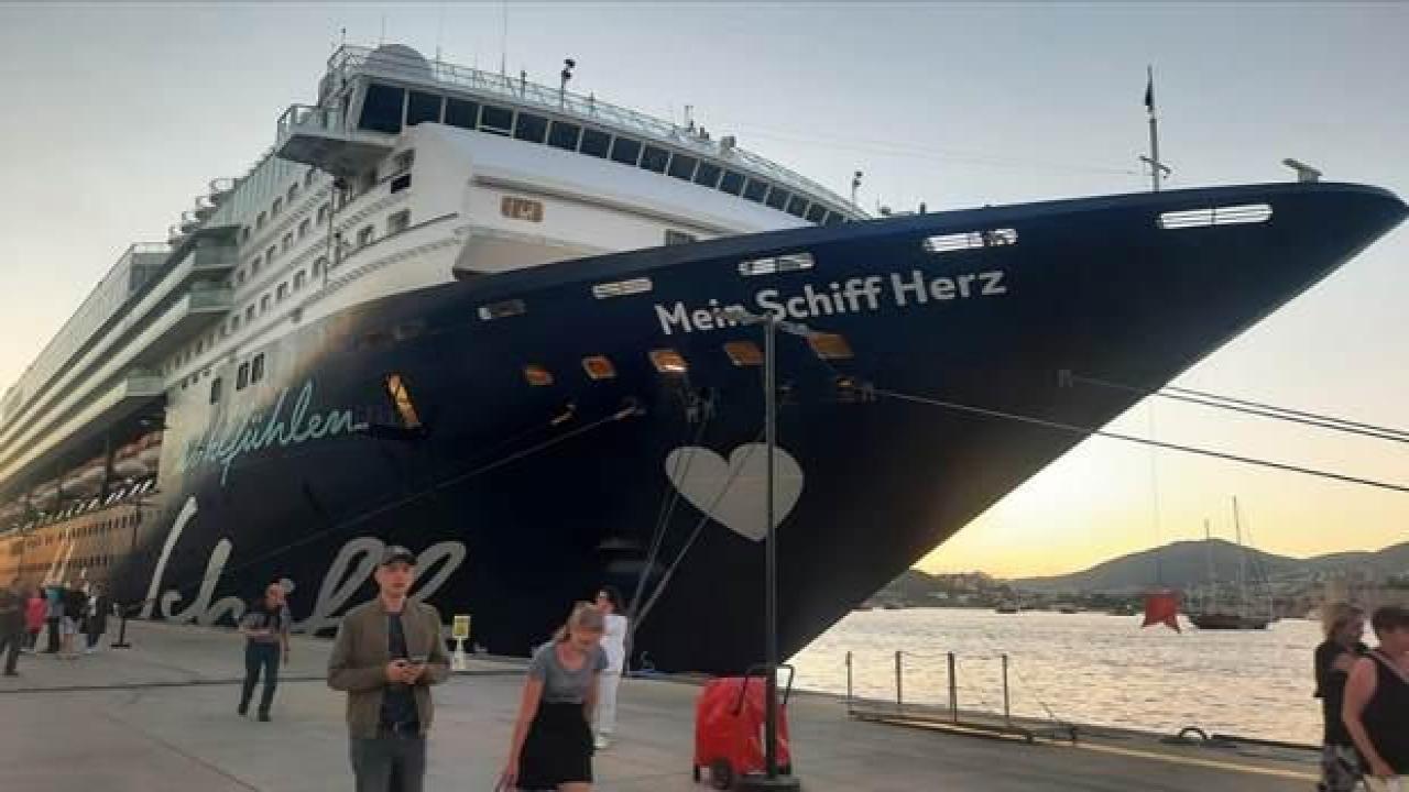 Bodrum'a 'Mein Schiff Herz' ile 1743 yolcu getirildi
