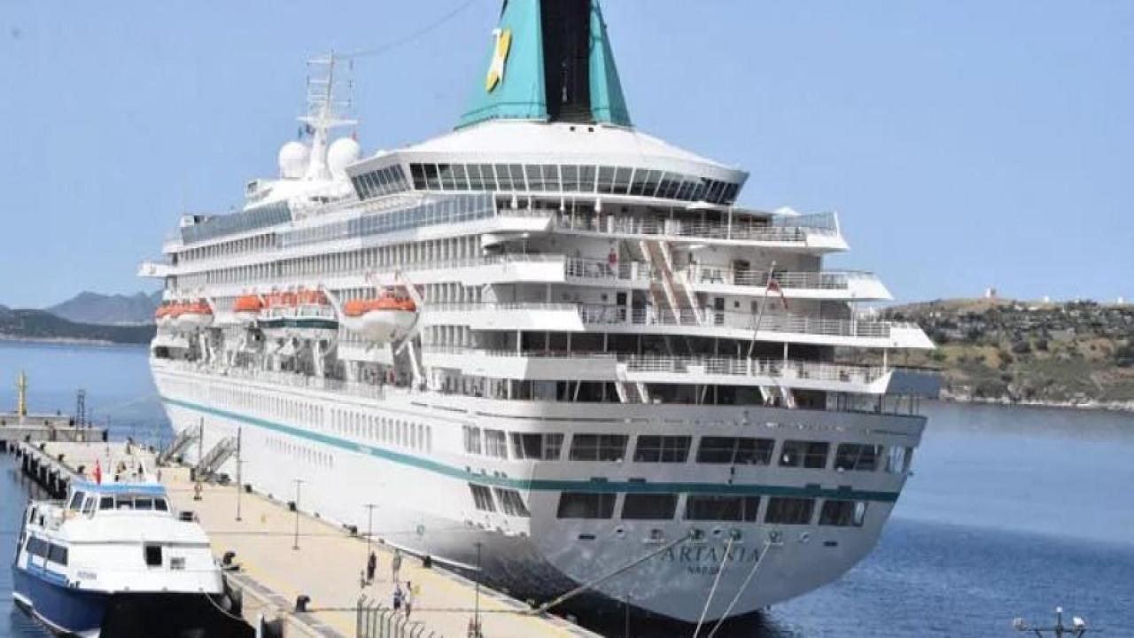 Bodrum'a sezonun ilk kruvaziyeri 526 turist getirdi