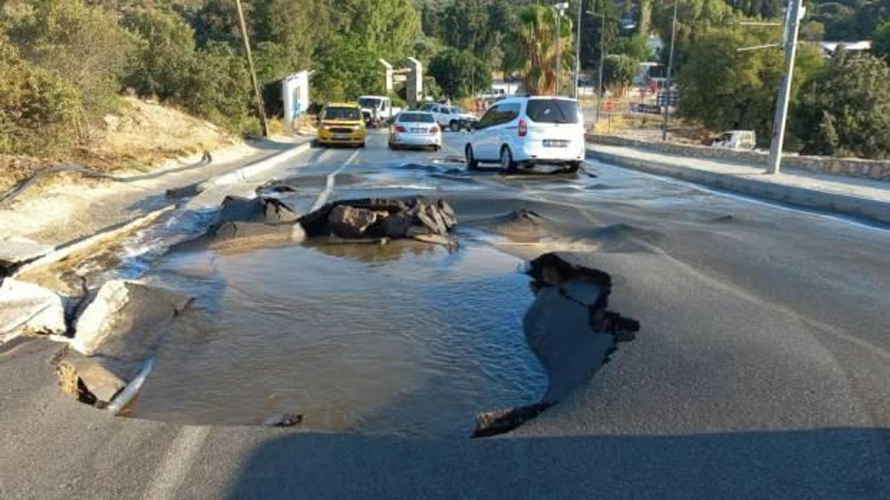 Bodrum'da isale hattı yine patladı, asfalt yarıldı, tonlarca su boşa aktı