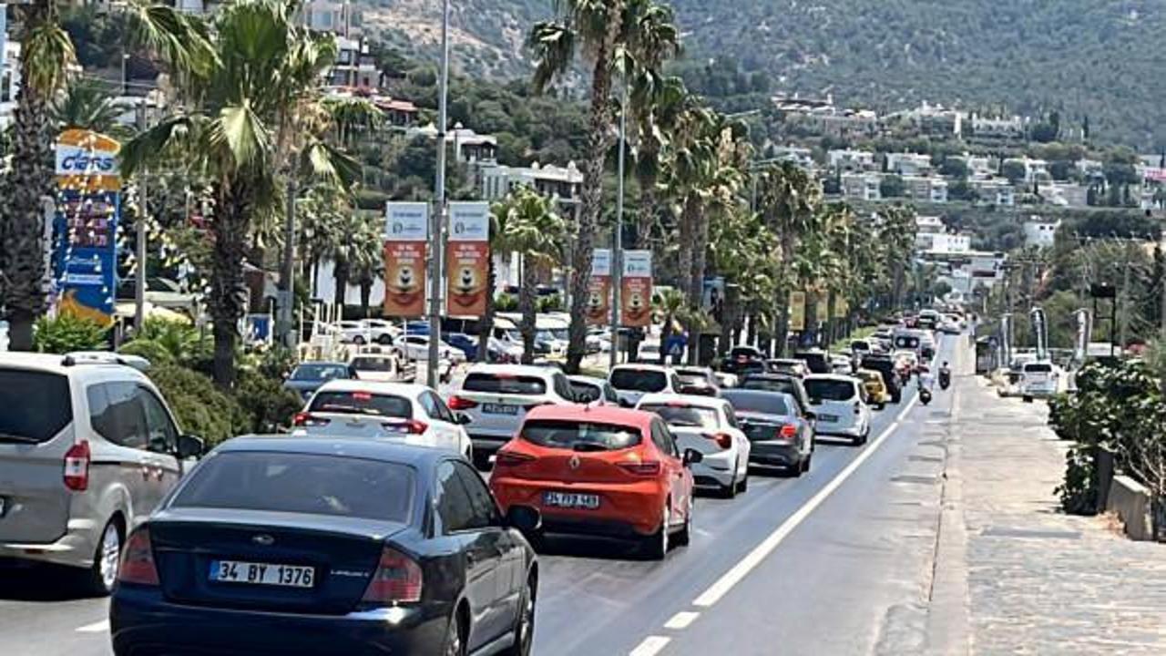 Bodrum'dan 24 saatte 30 bin araç çıkış yaptı