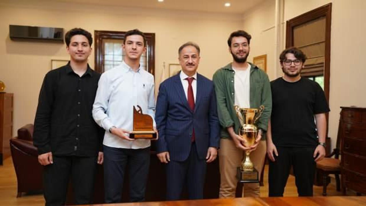 Boğaziçi Üniversitesi, Katar'daki münazara turnuvasında birinci oldu