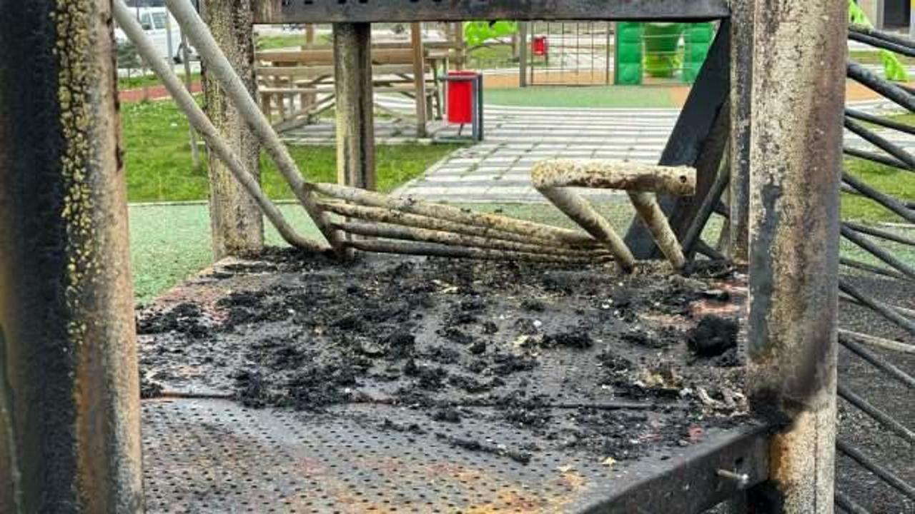 Bolu'da çocuk parkı kundaklandı... 'Bunu yapan vatan hainidir'