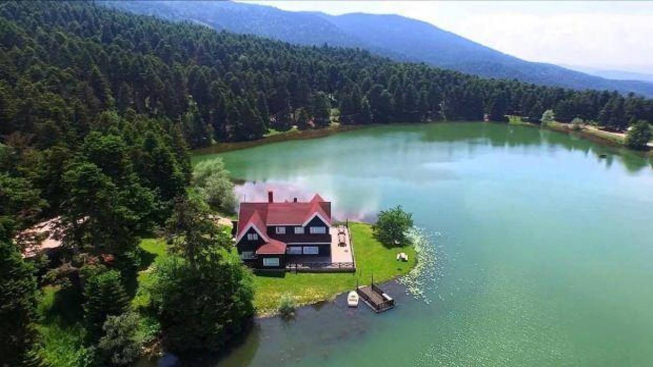 Bolu'daki Abant Gölü ve çevresi 