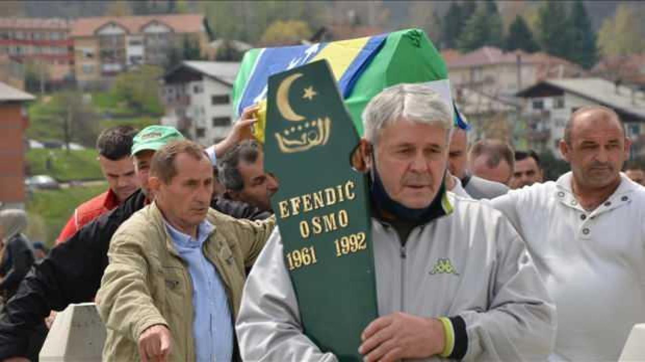 Bosna Savaşı'nın iki kurbanı daha törenle defnedildi