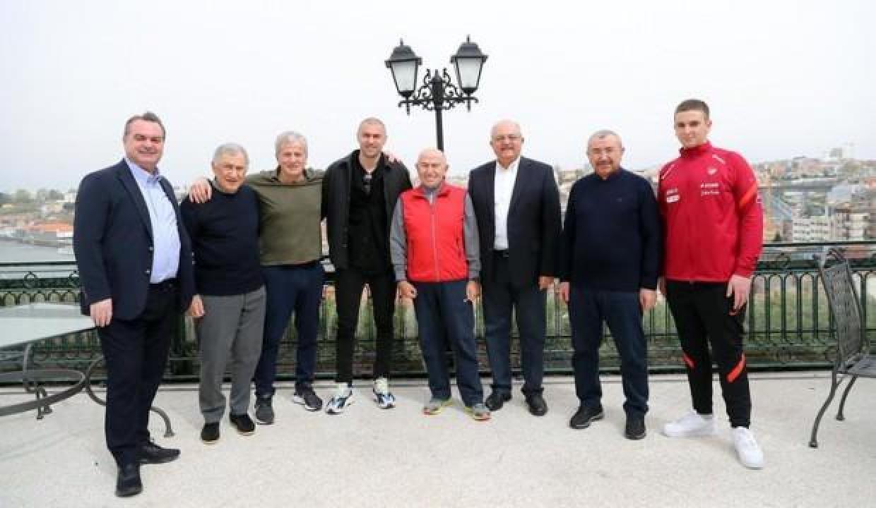 Burak Yılmaz, milli takım kampından ayrıldı