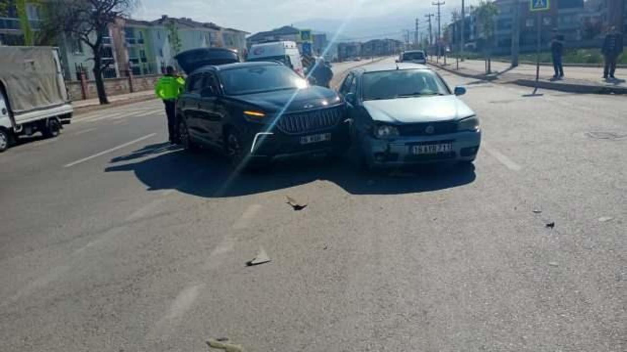 Bursa'da 2 otomobil çarpıştı: 5 yaralı